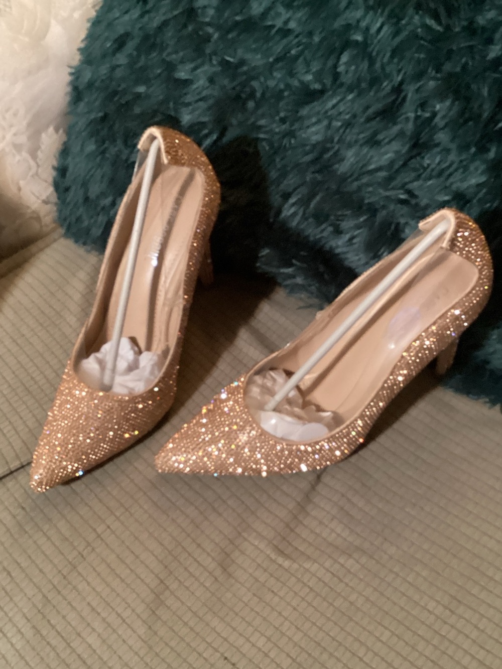 Cape Robbin Glitter Pointed-Toe Pumps in Rose Gold Glitter